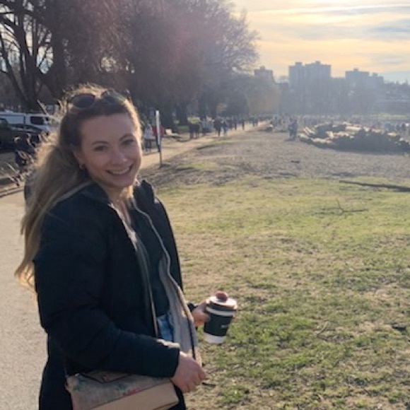 Meet your Posher, Cassie - Picture 1 of 1